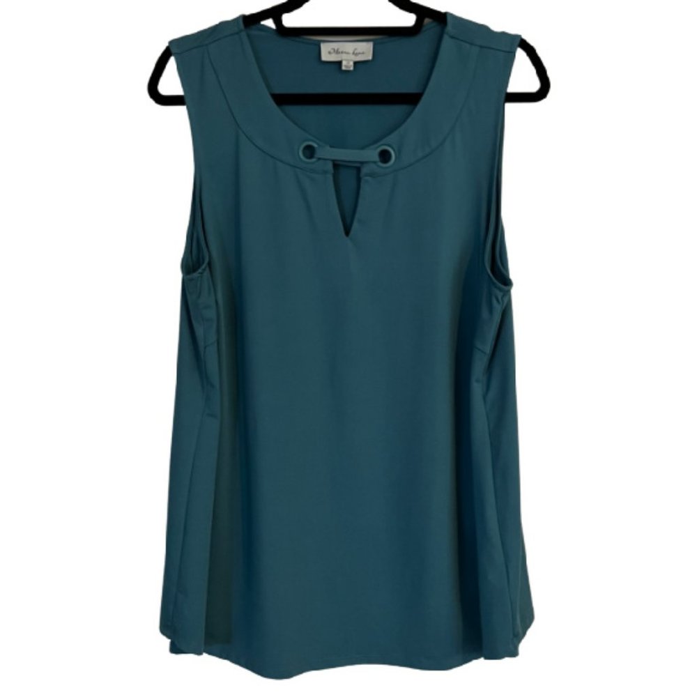 Meera Lane scoop neck with connector detail creating a keyhole detail tunic